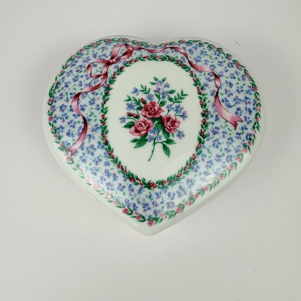 Vintage Otagiri Rosa Tavistick Heart-Shaped Trinket Box